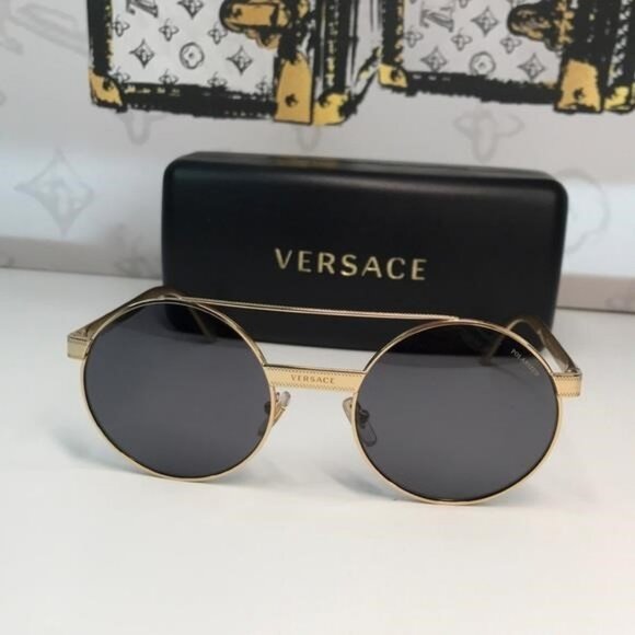 New Versace VE2210 1002 Men’s Sunglasses, a striking blend of luxury and edgy - Picture 3 of 10